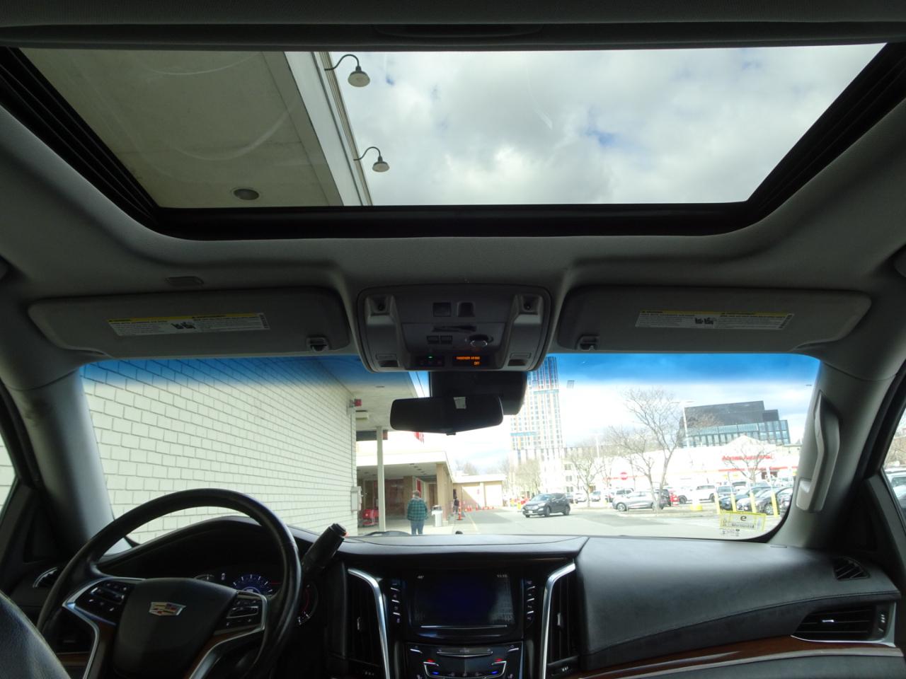 Cadillac Escalade 4WD 4dr Luxury 2017