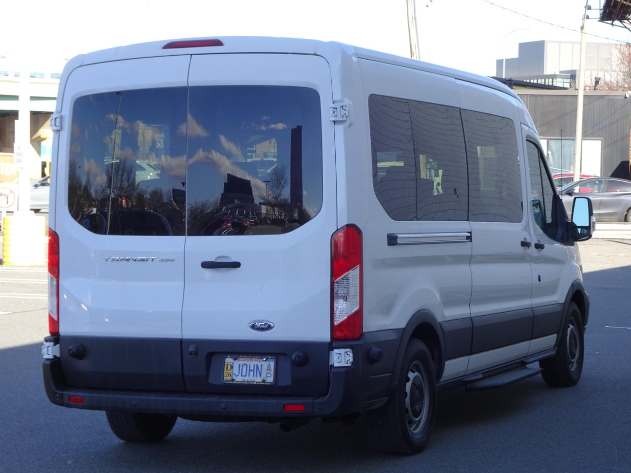 Ford Transit Wagon T-350 148" Med Roof XLT Sliding RH Dr 2017