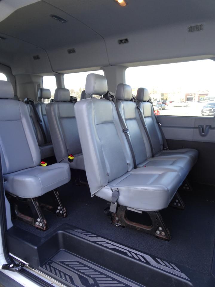 Ford Transit Wagon T-350 148" Med Roof XLT Sliding RH Dr 2017