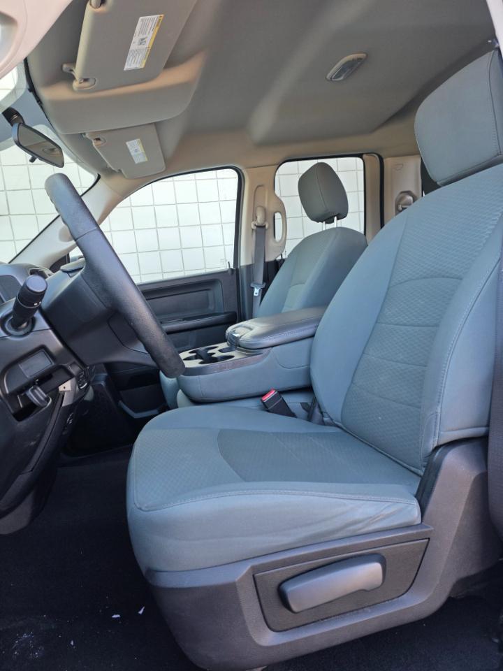 RAM 1500 Express 4x4 Quad Cab 6'4" Box 2017