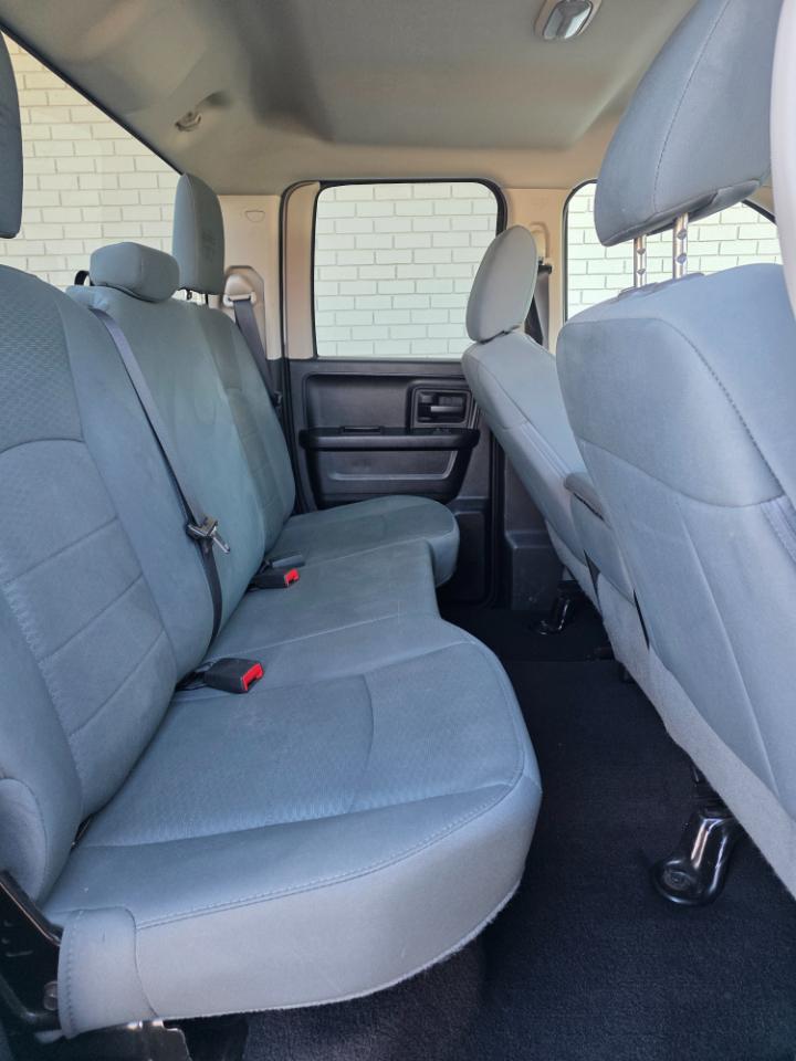 RAM 1500 Express 4x4 Quad Cab 6'4" Box 2017