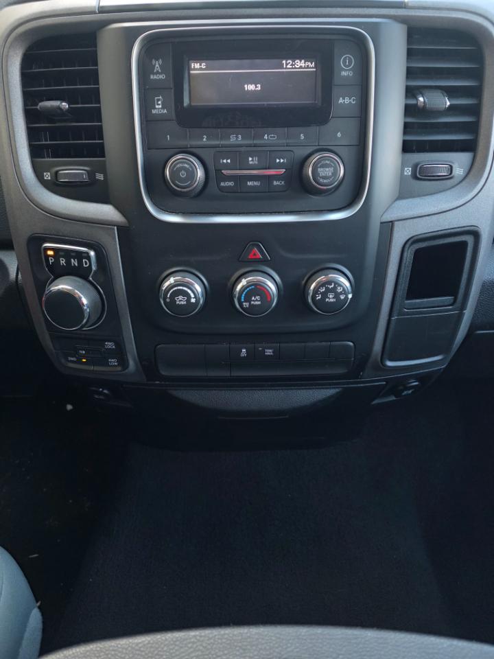 RAM 1500 Express 4x4 Quad Cab 6'4" Box 2017