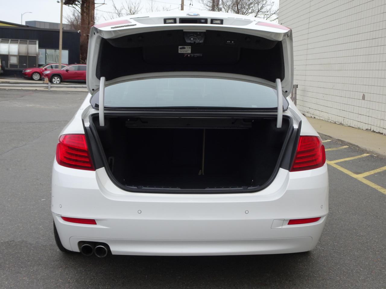 BMW 5 Series 4dr Sdn 528i xDrive AWD 2015