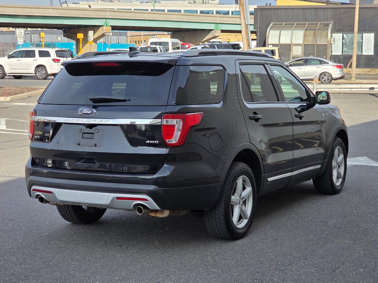 Ford Explorer 4WD 4dr XLT 2016