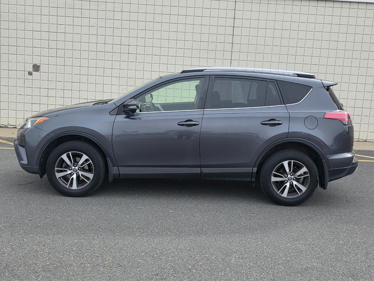Toyota RAV4 XLE AWD (Natl) 2017
