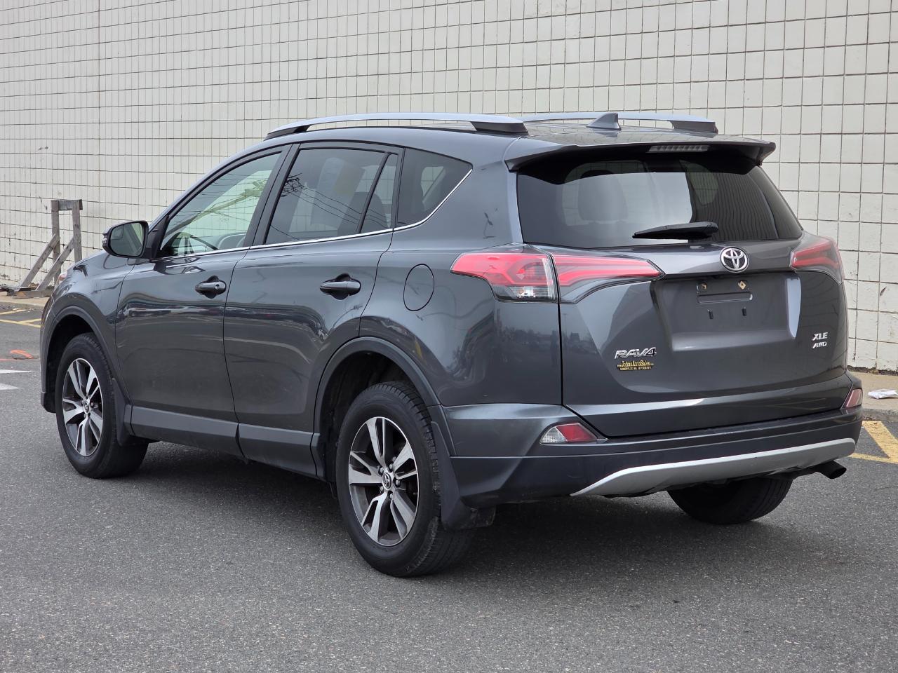 Toyota RAV4 XLE AWD (Natl) 2017