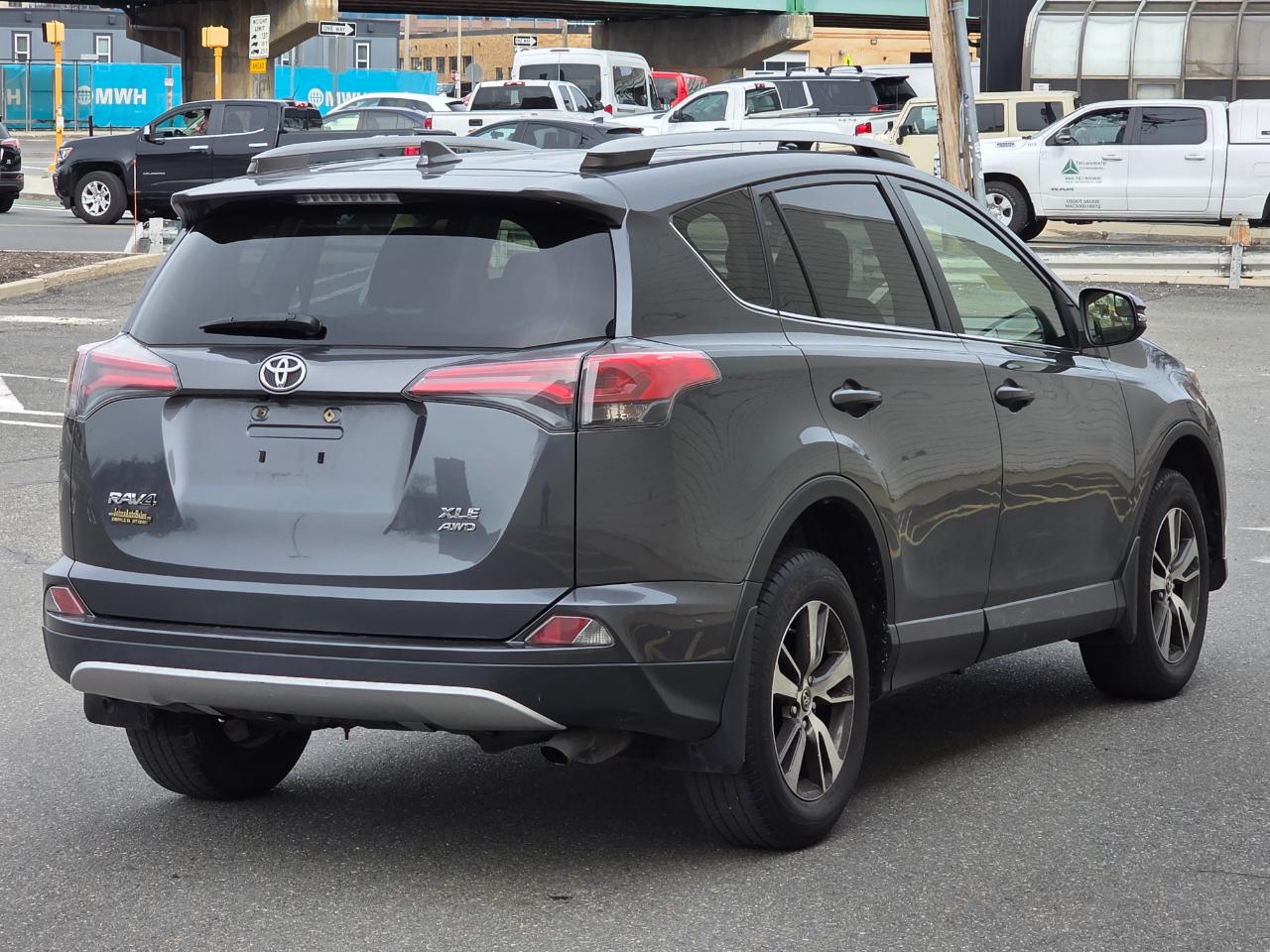 Toyota RAV4 XLE AWD (Natl) 2017