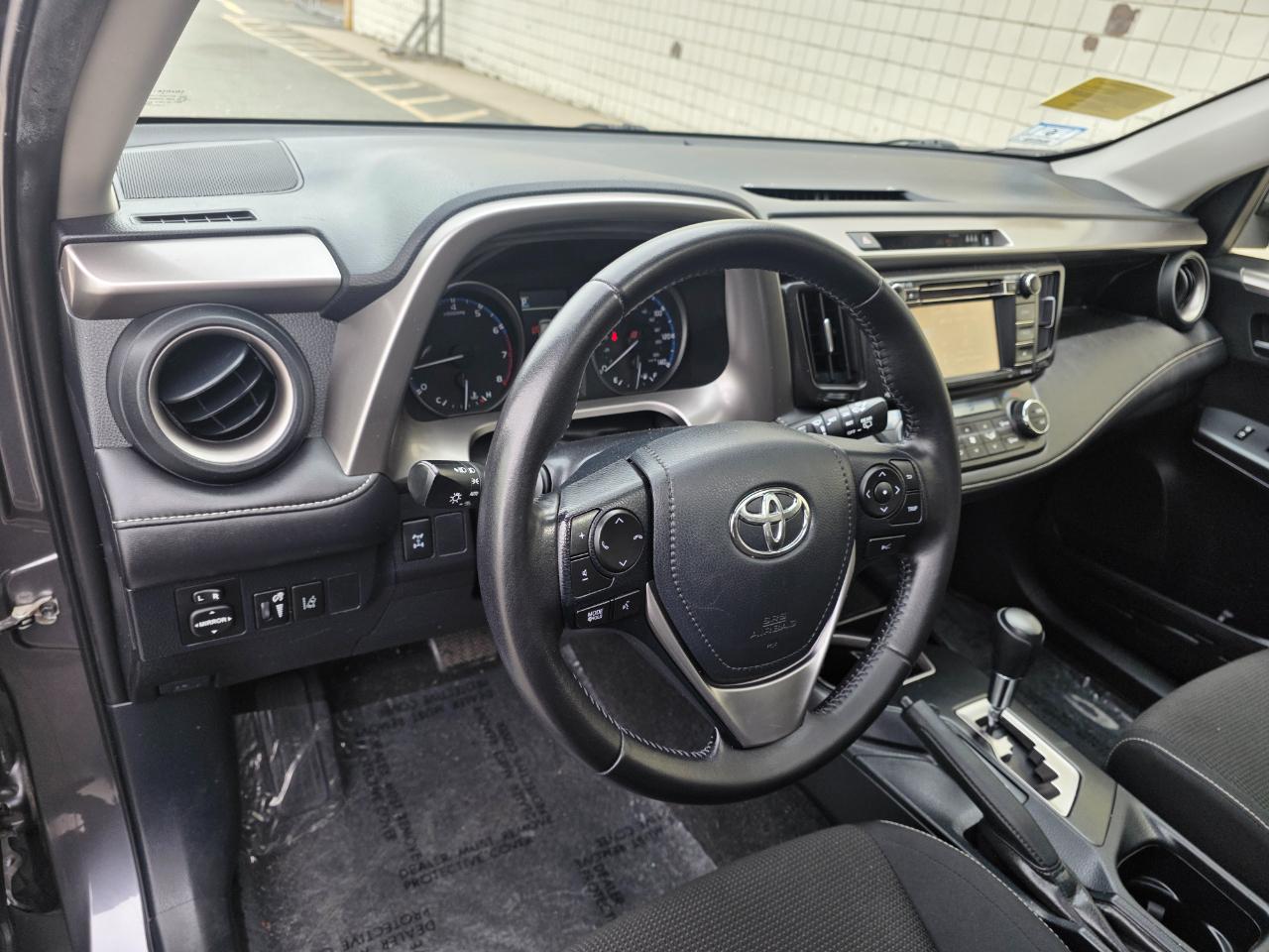 Toyota RAV4 XLE AWD (Natl) 2017