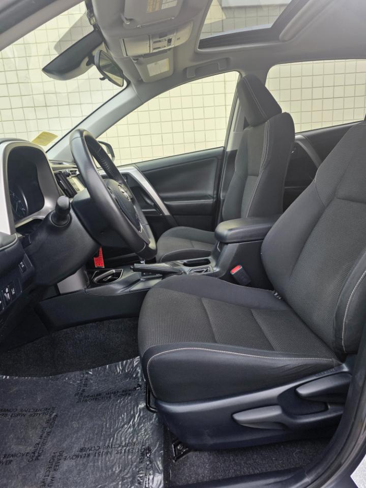 Toyota RAV4 XLE AWD (Natl) 2017