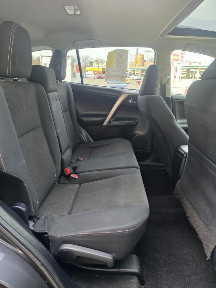 Toyota RAV4 XLE AWD (Natl) 2017