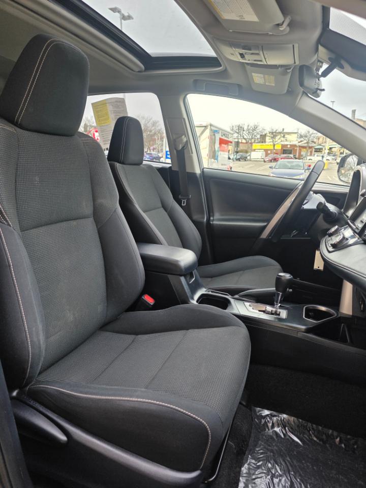 Toyota RAV4 XLE AWD (Natl) 2017