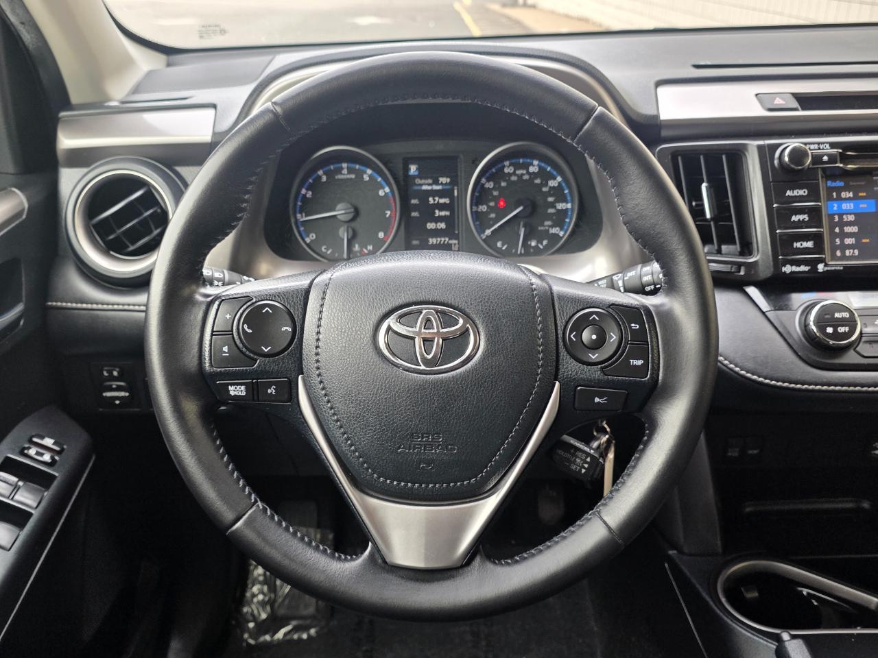 Toyota RAV4 XLE AWD (Natl) 2017