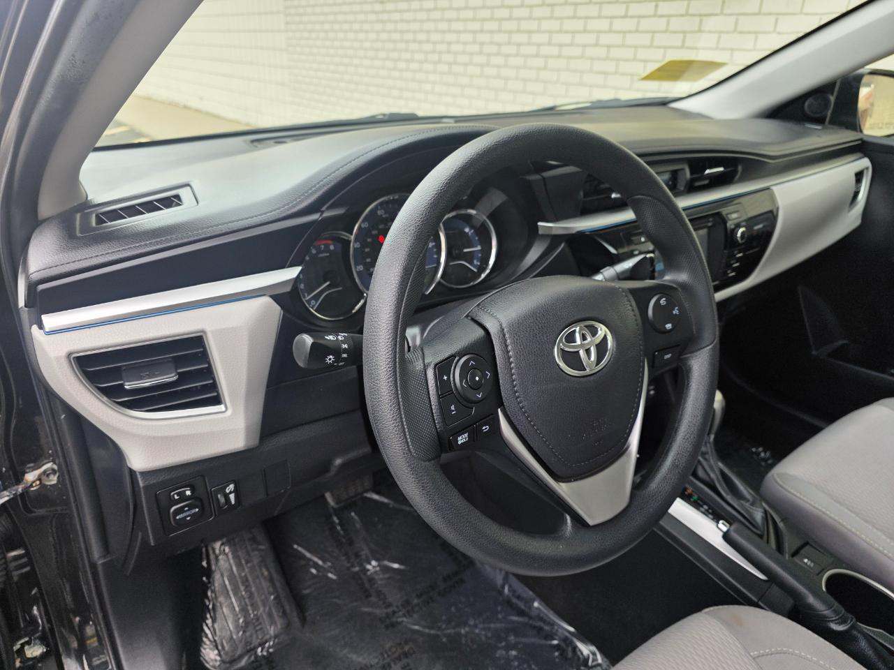 Toyota Corolla 4dr Sdn CVT LE Premium (Natl) 2015