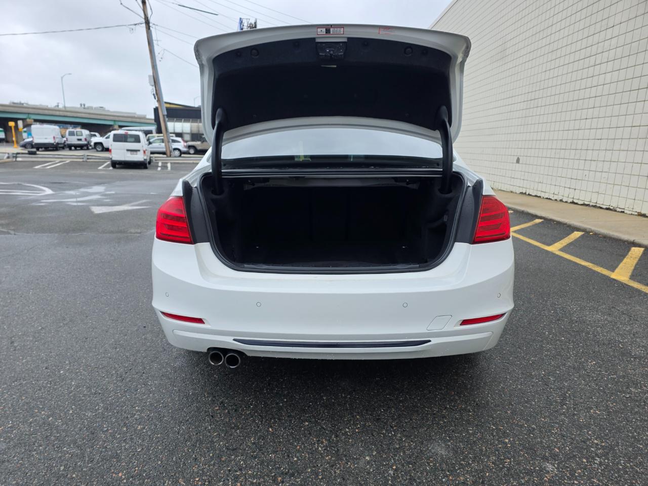 BMW 3 Series 4dr Sdn 328i xDrive AWD SULEV 2014