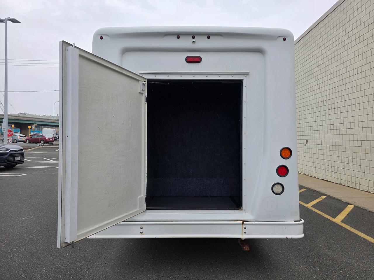 Ford E-Series Cutaway E-450 DRW 158" WB 2018