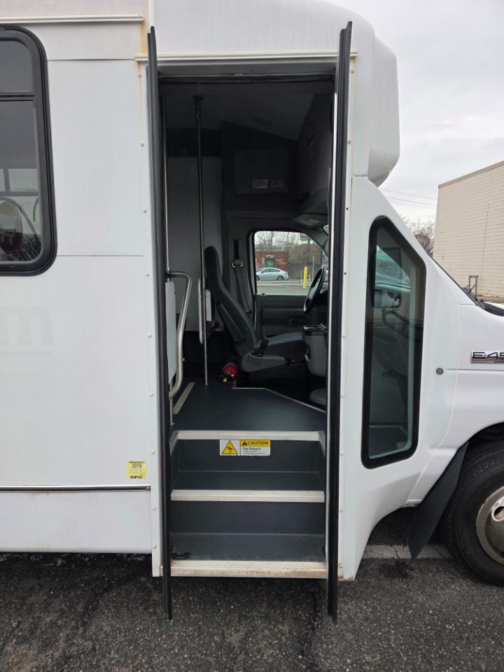 Ford E-Series Cutaway E-450 DRW 158" WB 2018
