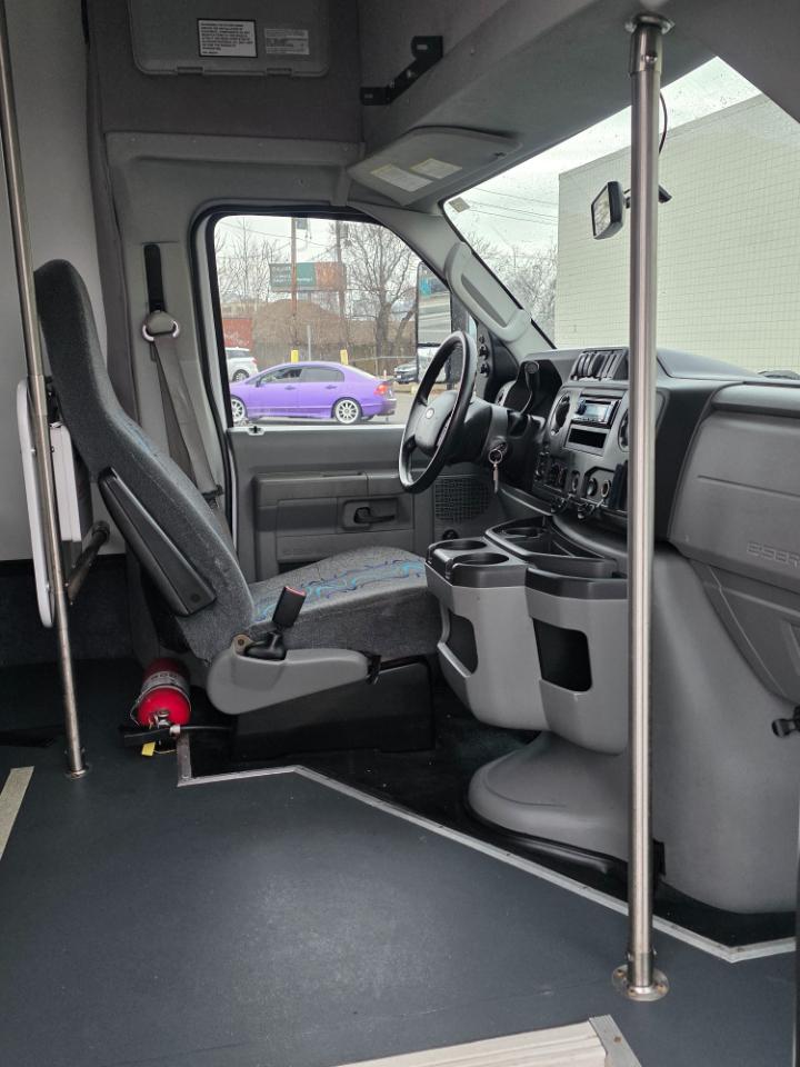 Ford E-Series Cutaway E-450 DRW 158" WB 2018