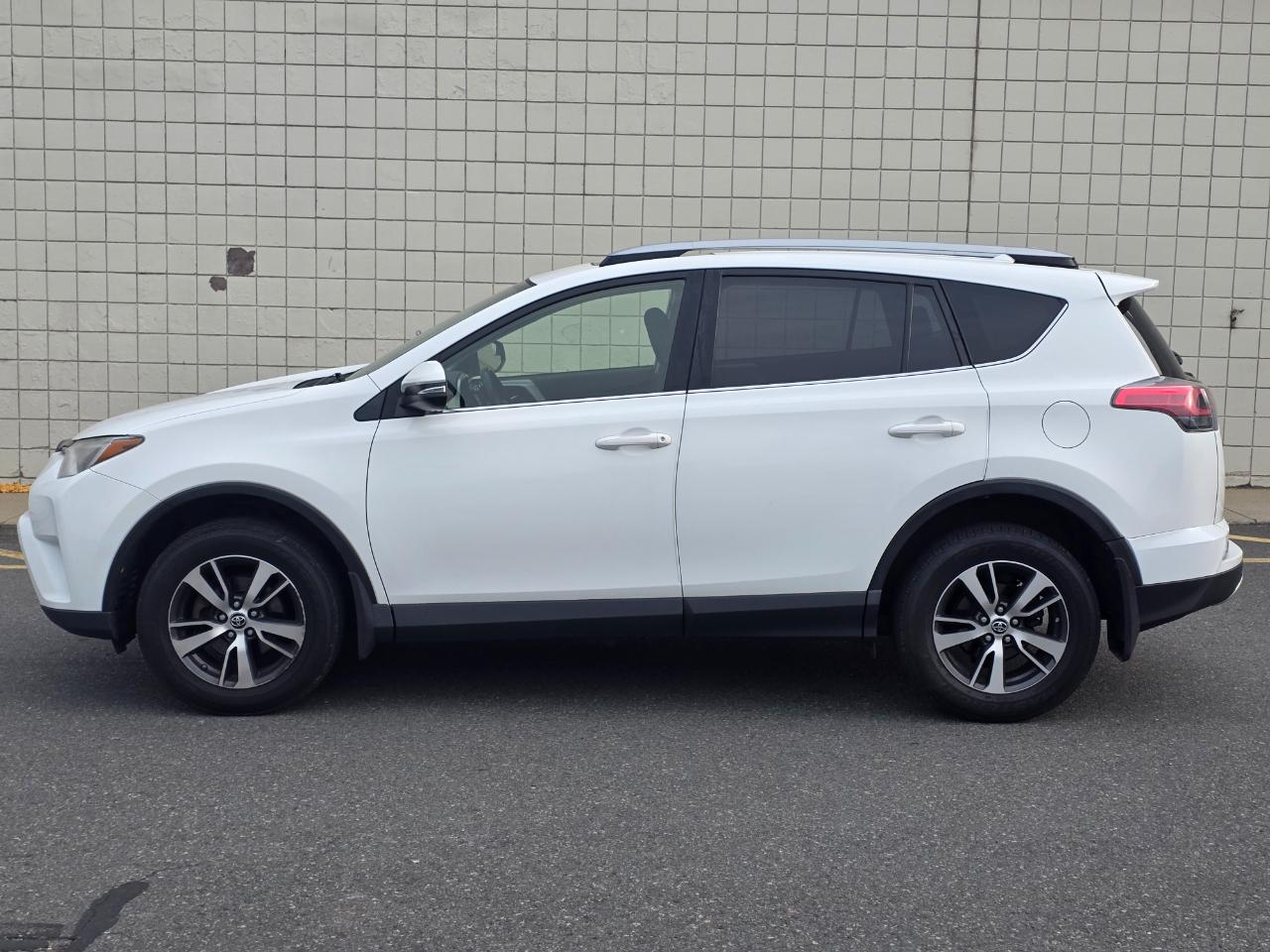 Toyota RAV4 XLE AWD (Natl) 2017