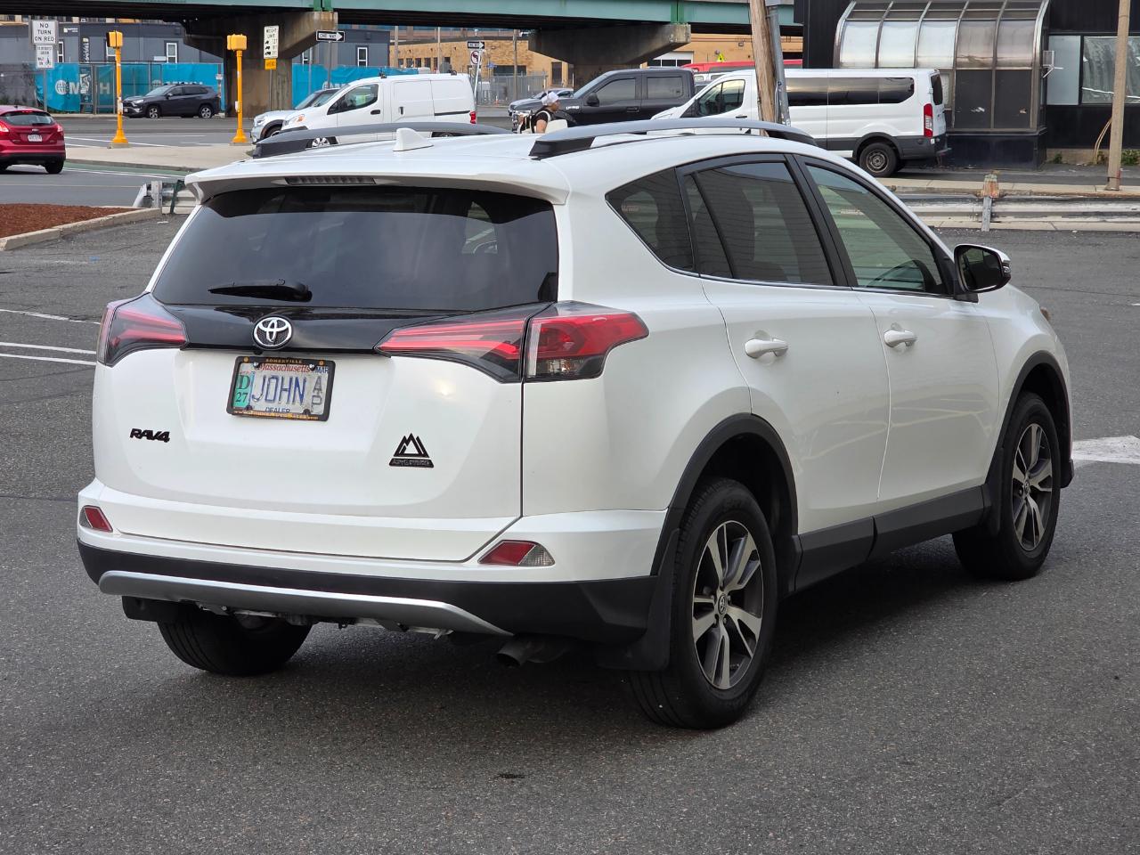 Toyota RAV4 XLE AWD (Natl) 2017
