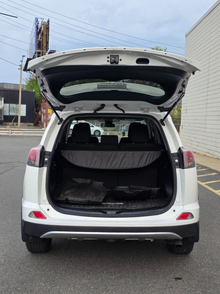 Toyota RAV4 XLE AWD (Natl) 2017