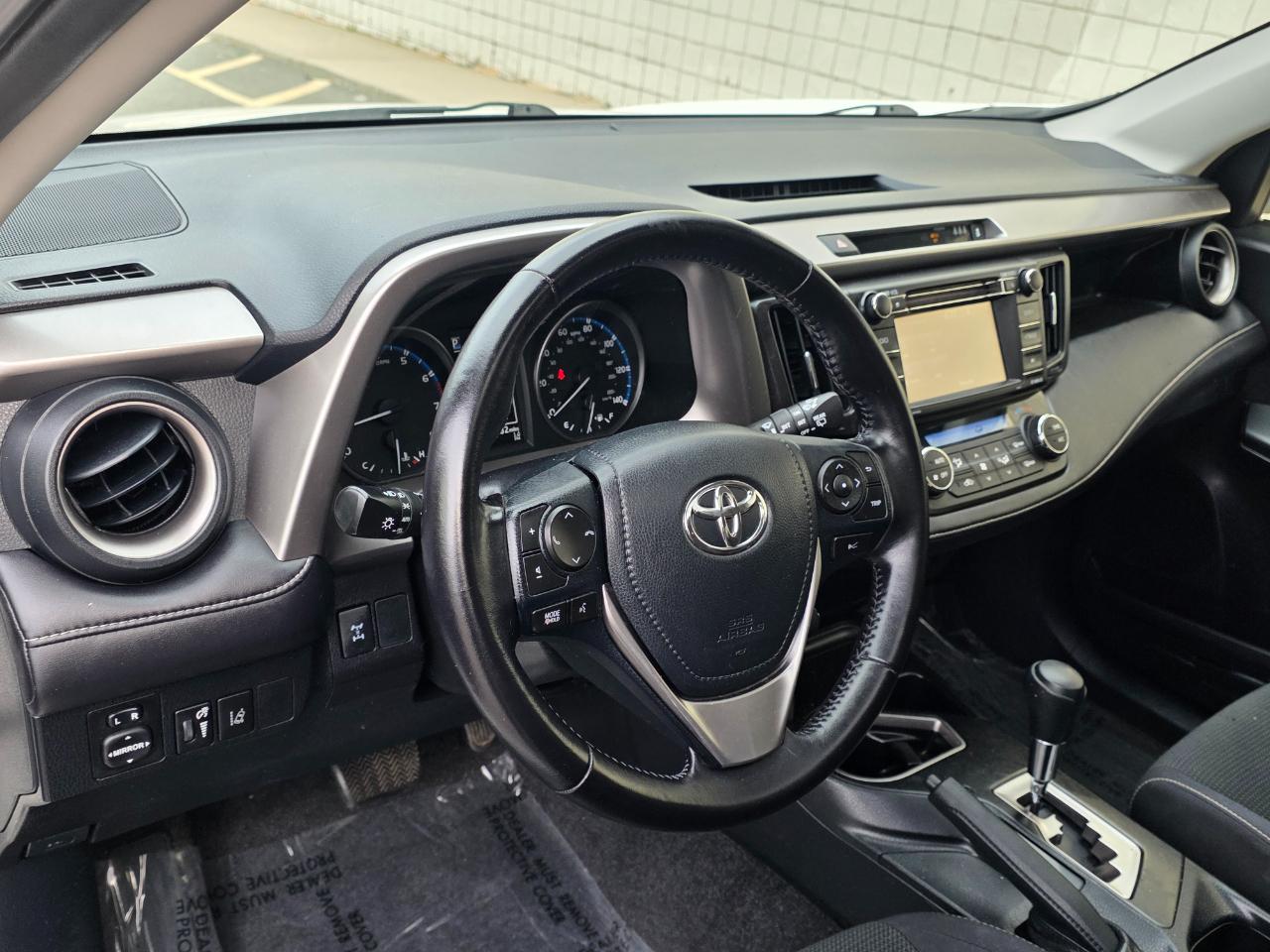 Toyota RAV4 XLE AWD (Natl) 2017