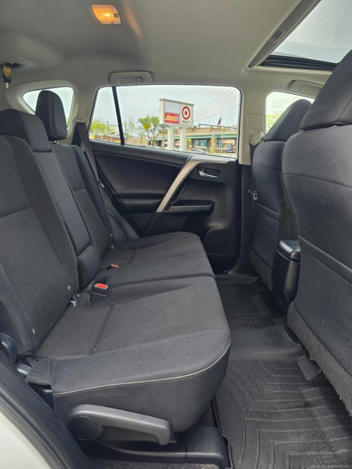 Toyota RAV4 XLE AWD (Natl) 2017