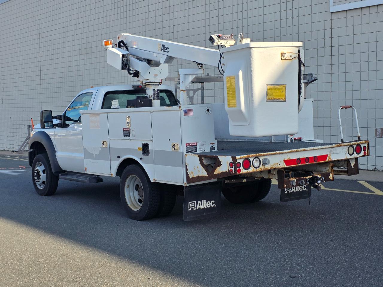 Ford Super Duty F-450 DRW 2WD Reg Cab 141" WB 60" CA XLT 2013