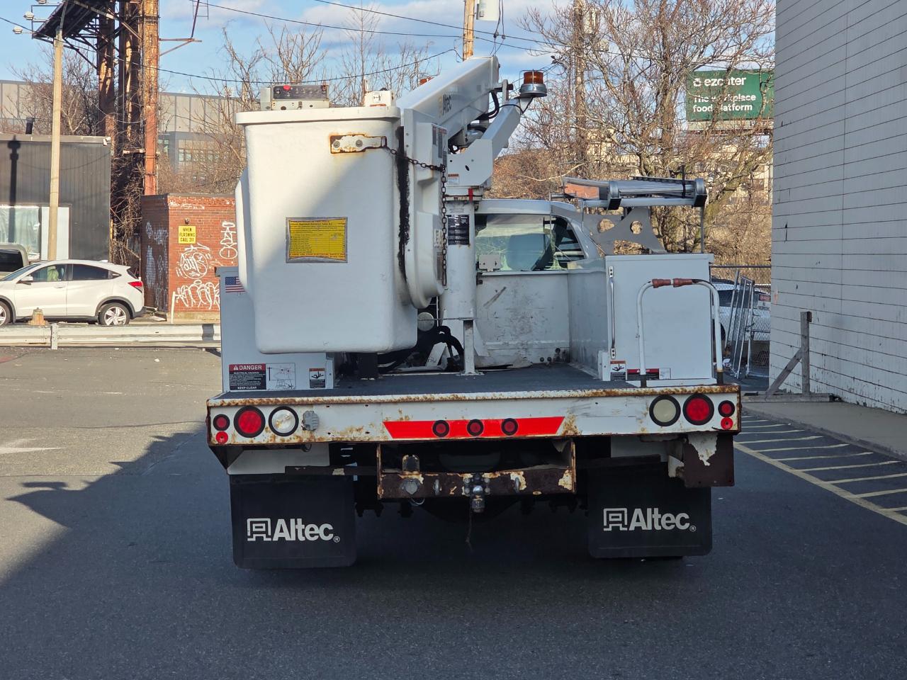 Ford Super Duty F-450 DRW 2WD Reg Cab 141" WB 60" CA XLT 2013