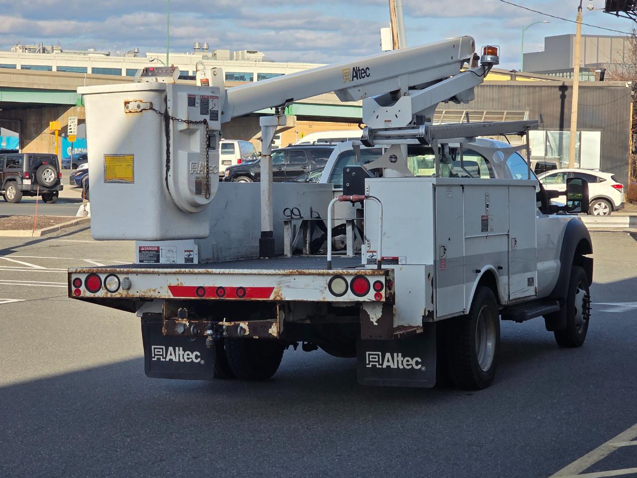 Ford Super Duty F-450 DRW 2WD Reg Cab 141" WB 60" CA XLT 2013