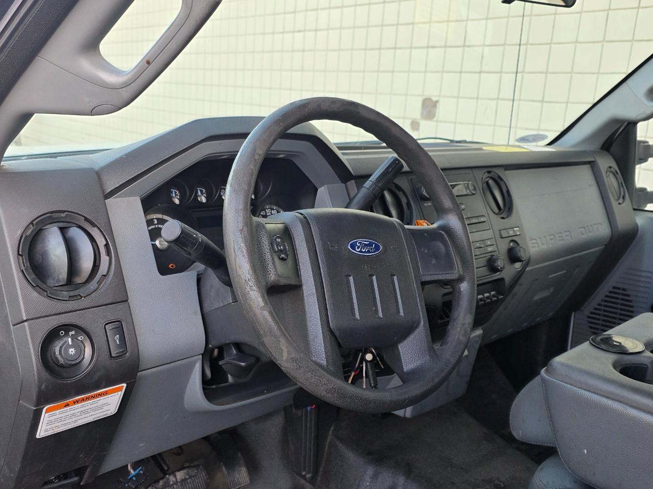 Ford Super Duty F-450 DRW 2WD Reg Cab 141" WB 60" CA XLT 2013