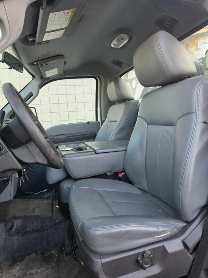 Ford Super Duty F-450 DRW 2WD Reg Cab 141" WB 60" CA XLT 2013