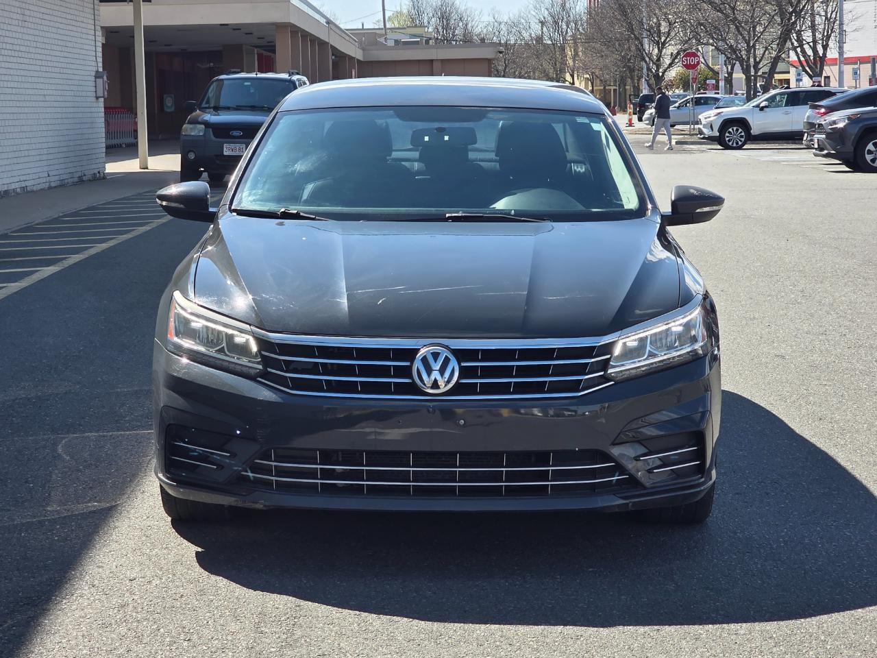 Volkswagen Passat R-Line w/Comfort Pkg Auto 2017