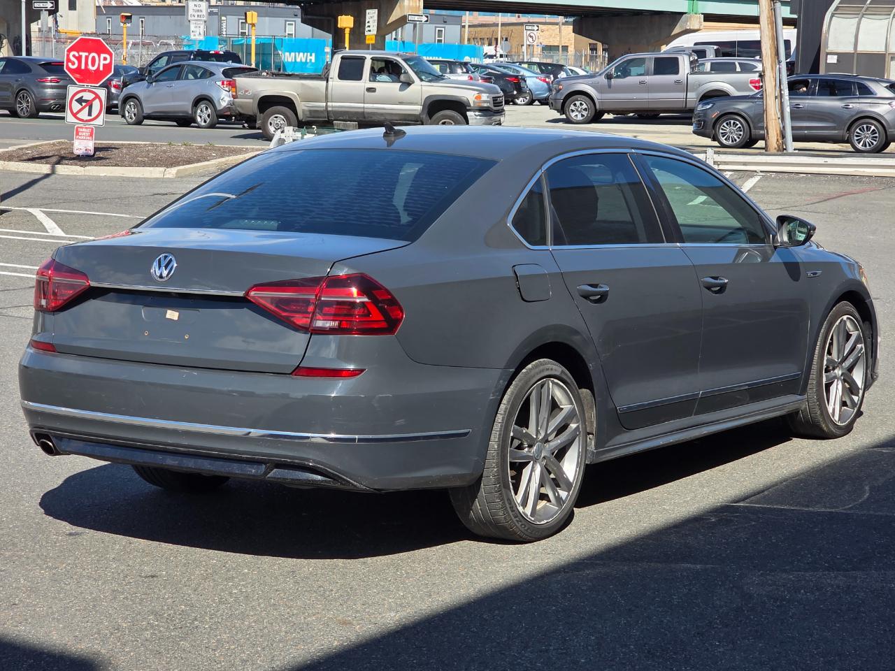 Volkswagen Passat R-Line w/Comfort Pkg Auto 2017