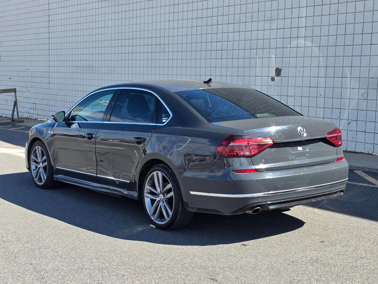 Volkswagen Passat R-Line w/Comfort Pkg Auto 2017