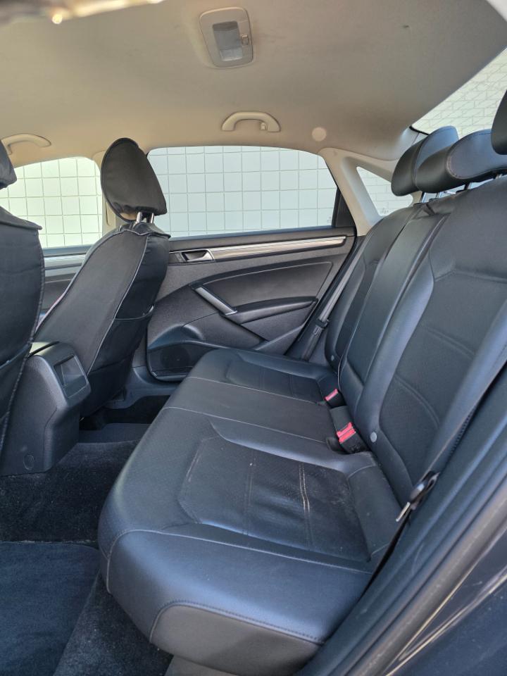 Volkswagen Passat R-Line w/Comfort Pkg Auto 2017