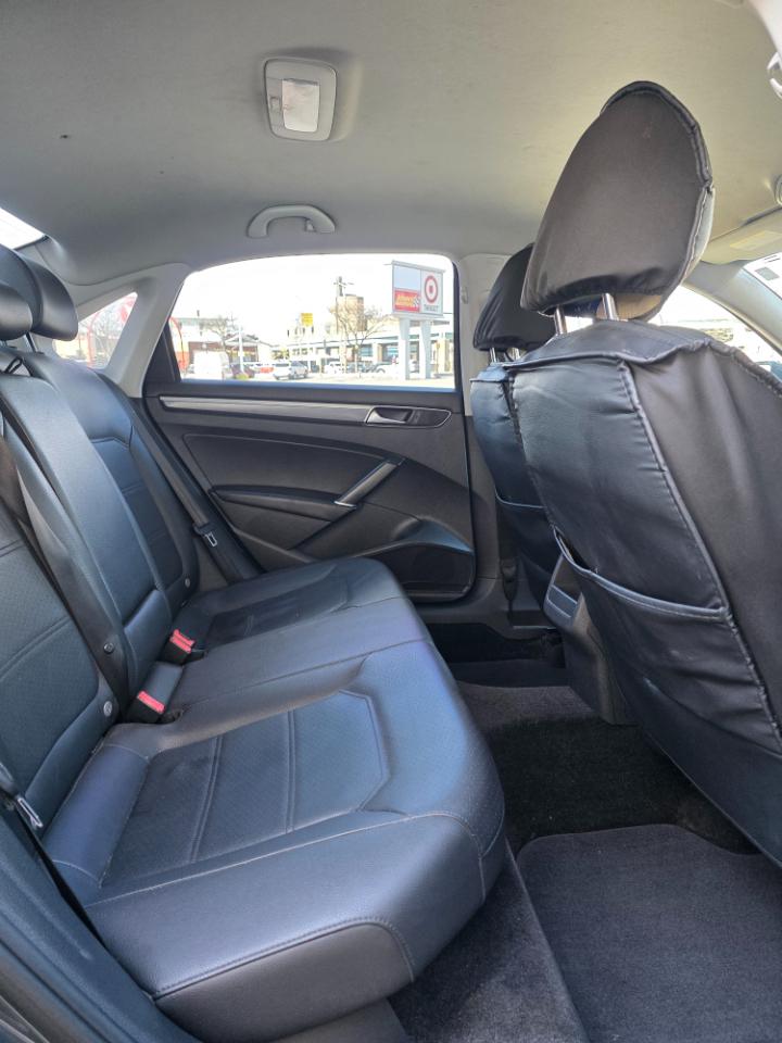 Volkswagen Passat R-Line w/Comfort Pkg Auto 2017