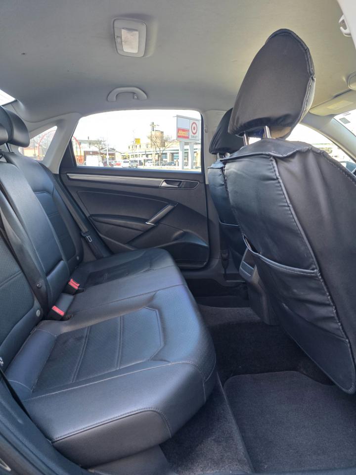 Volkswagen Passat R-Line w/Comfort Pkg Auto 2017