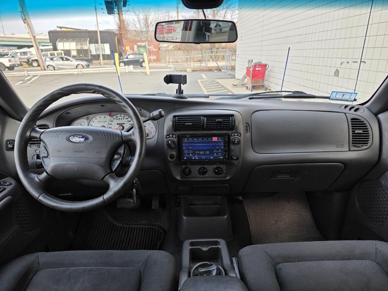 Ford Explorer Sport Trac 4dr 126" WB 4WD 2001