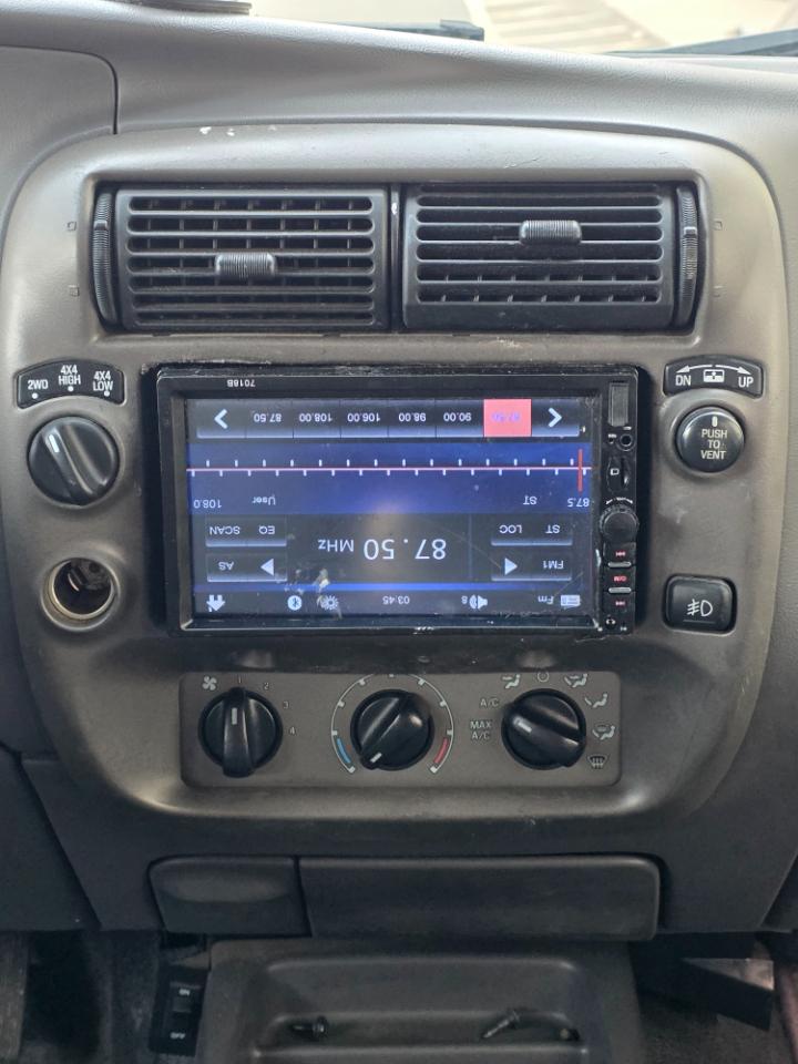 Ford Explorer Sport Trac 4dr 126" WB 4WD 2001