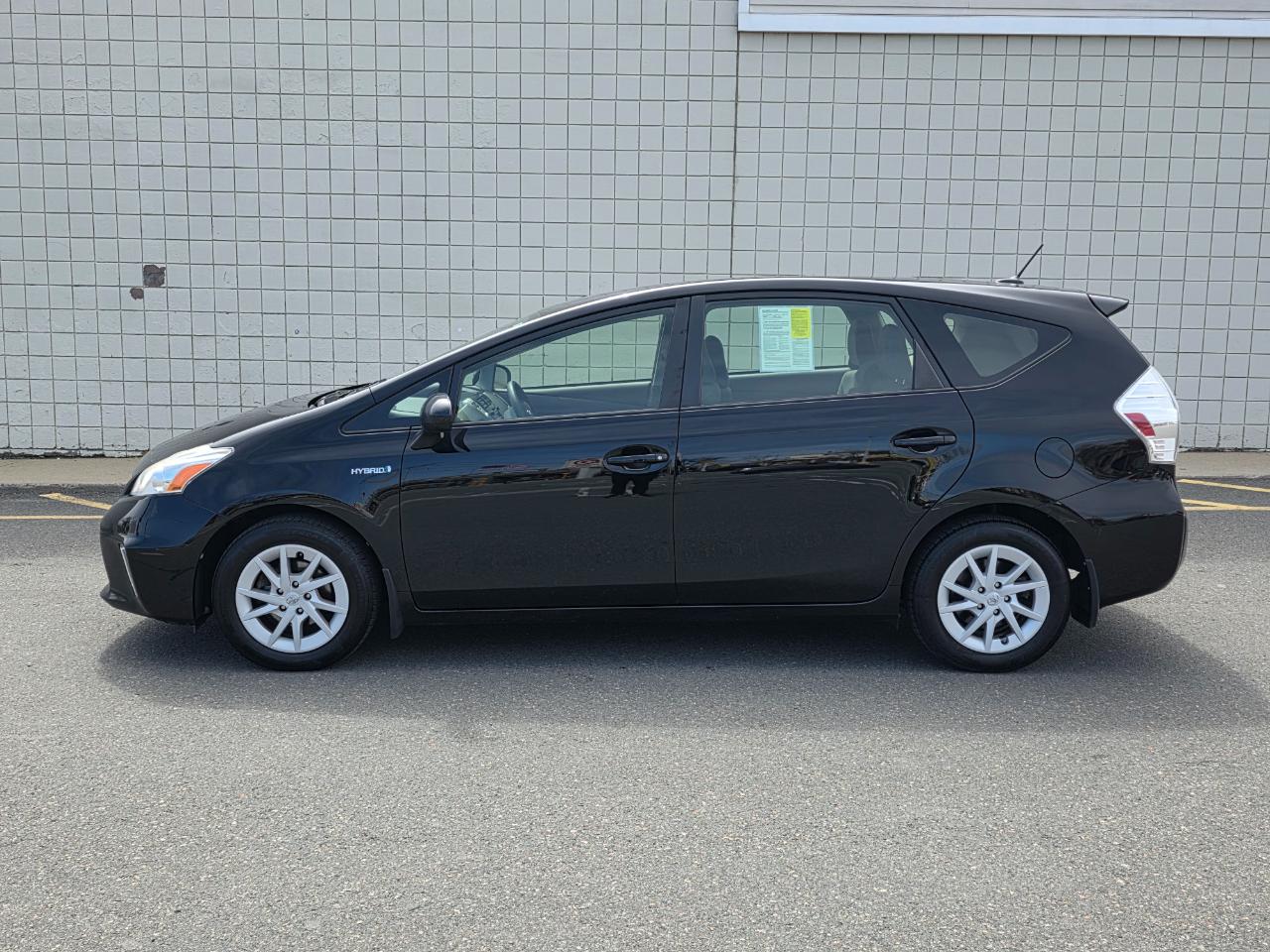 Toyota Prius V 5dr Wgn Three (Natl) 2014