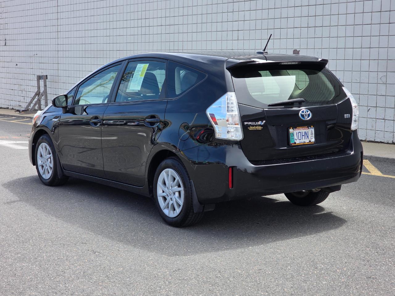 Toyota Prius V 5dr Wgn Three (Natl) 2014