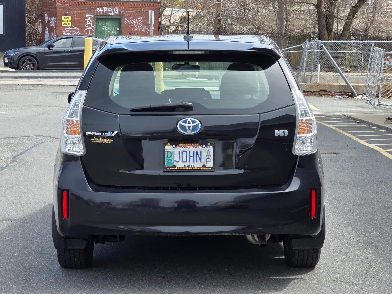 Toyota Prius V 5dr Wgn Three (Natl) 2014