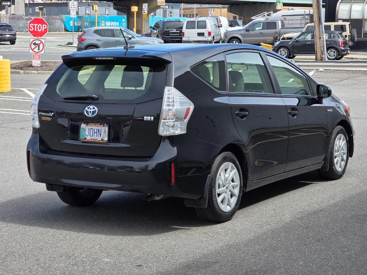 Toyota Prius V 5dr Wgn Three (Natl) 2014