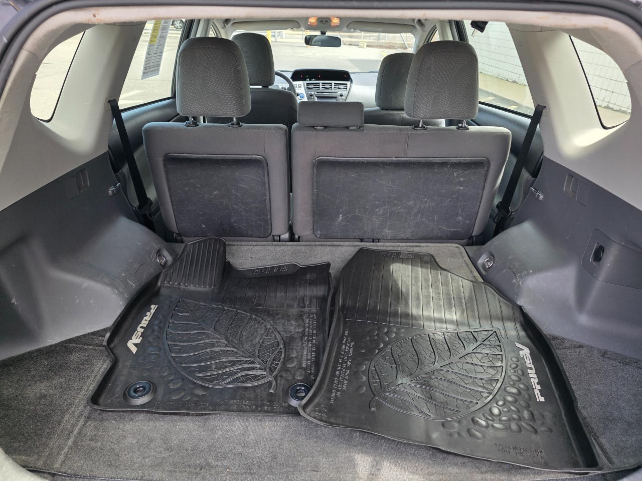 Toyota Prius V 5dr Wgn Three (Natl) 2014