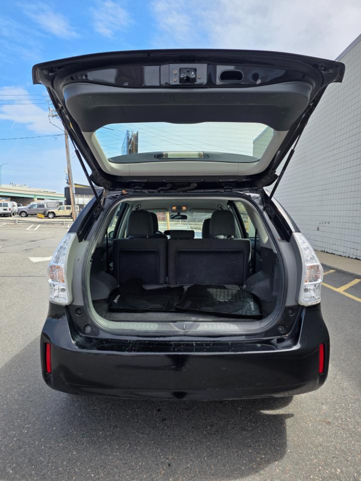 Toyota Prius V 5dr Wgn Three (Natl) 2014