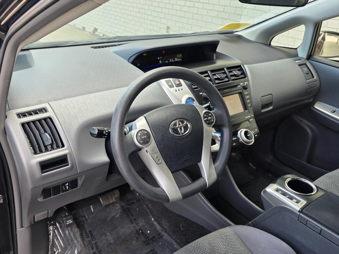 Toyota Prius V 5dr Wgn Three (Natl) 2014