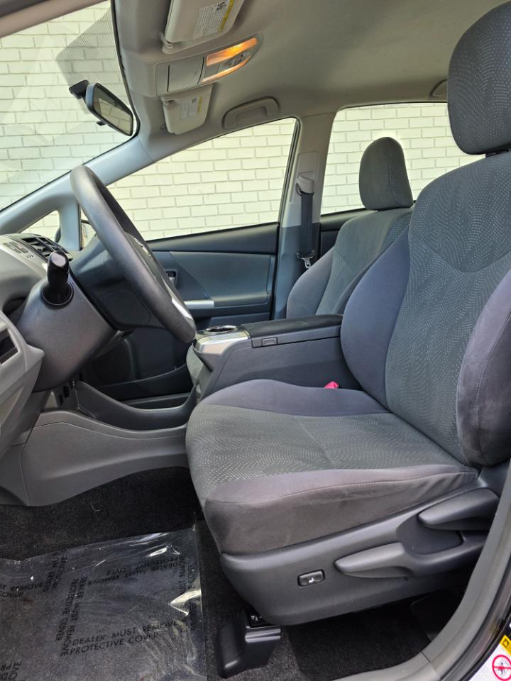 Toyota Prius V 5dr Wgn Three (Natl) 2014