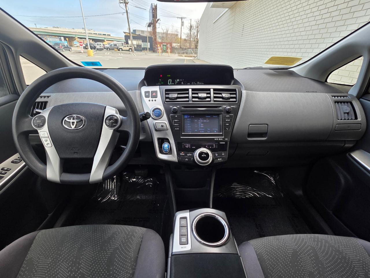 Toyota Prius V 5dr Wgn Three (Natl) 2014