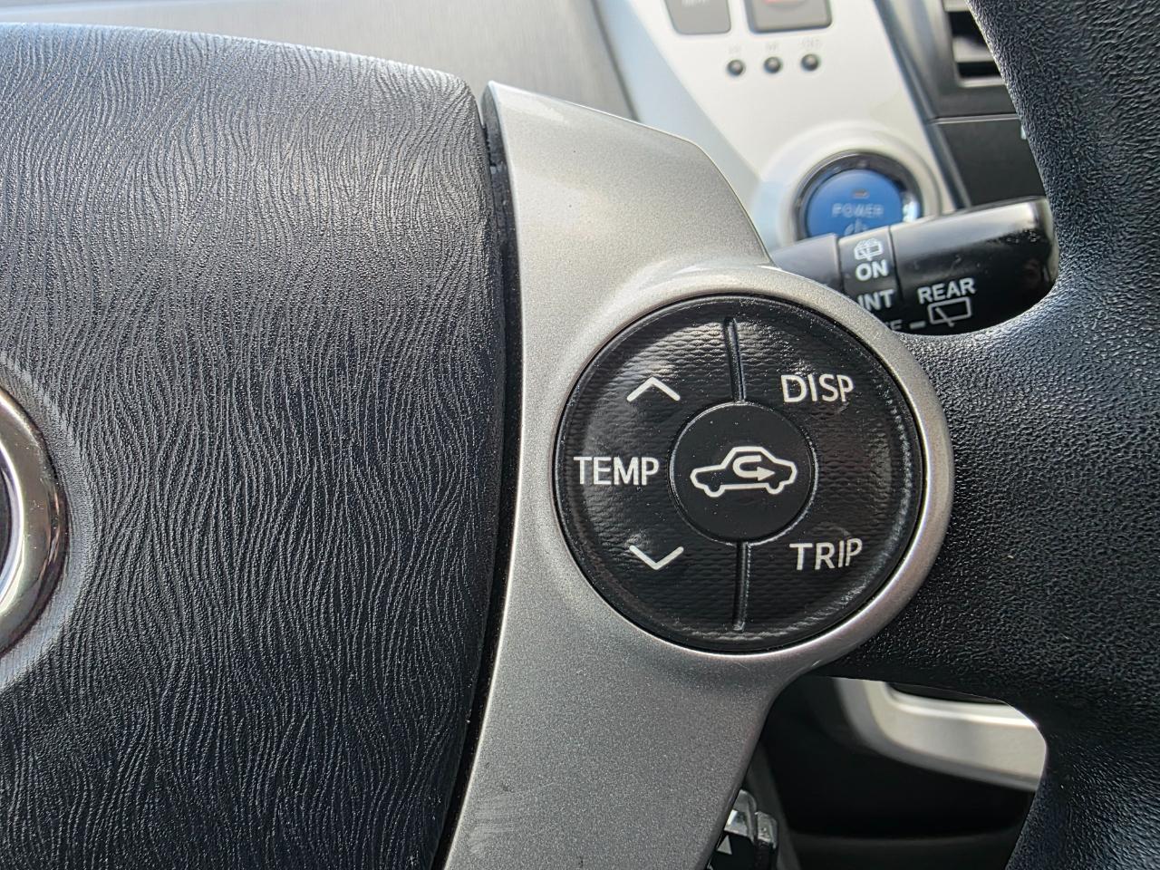 Toyota Prius V 5dr Wgn Three (Natl) 2014