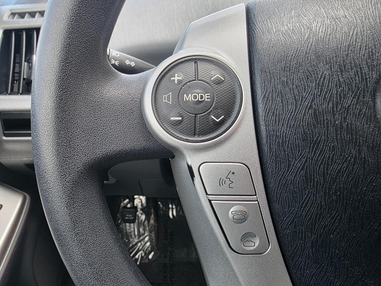 Toyota Prius V 5dr Wgn Three (Natl) 2014